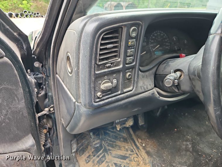 image for item EJ0072 2002 Chevrolet Silverado 1500 Ext. Cab pickup truck