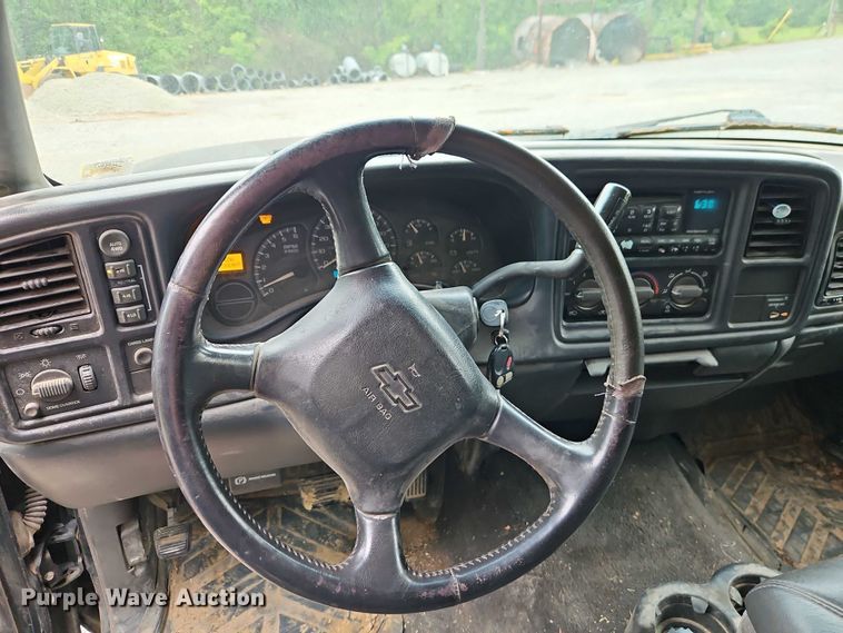 image for item EJ0072 2002 Chevrolet Silverado 1500 Ext. Cab pickup truck