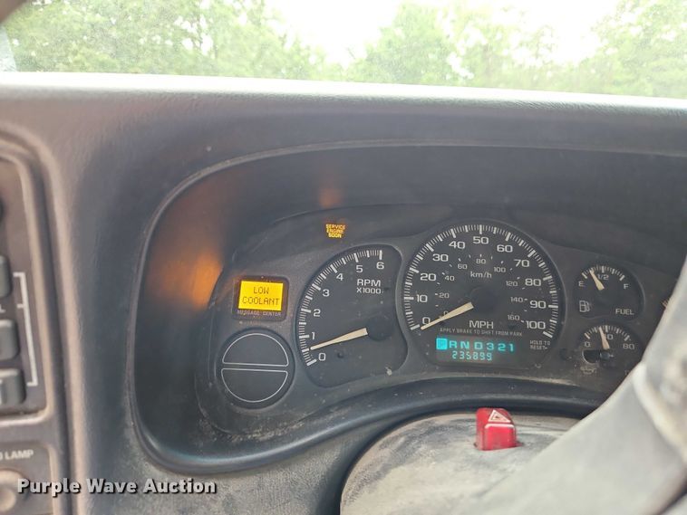 image for item EJ0072 2002 Chevrolet Silverado 1500 Ext. Cab pickup truck