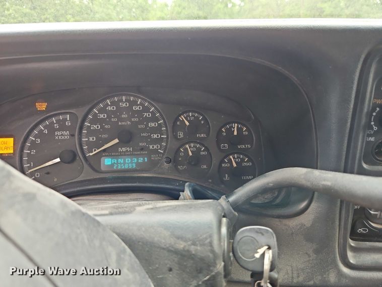 image for item EJ0072 2002 Chevrolet Silverado 1500 Ext. Cab pickup truck