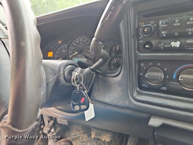 image for item EJ0072 2002 Chevrolet Silverado 1500 Ext. Cab pickup truck