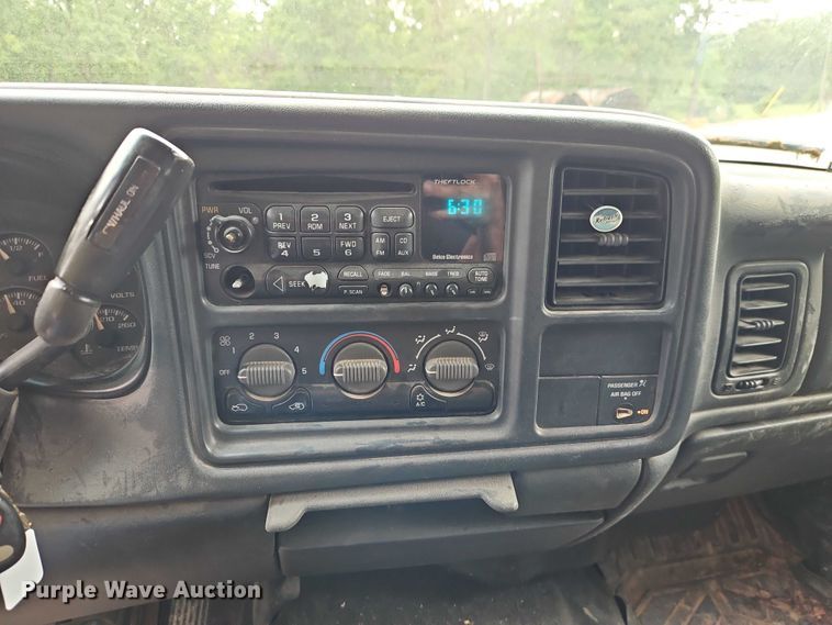 image for item EJ0072 2002 Chevrolet Silverado 1500 Ext. Cab pickup truck