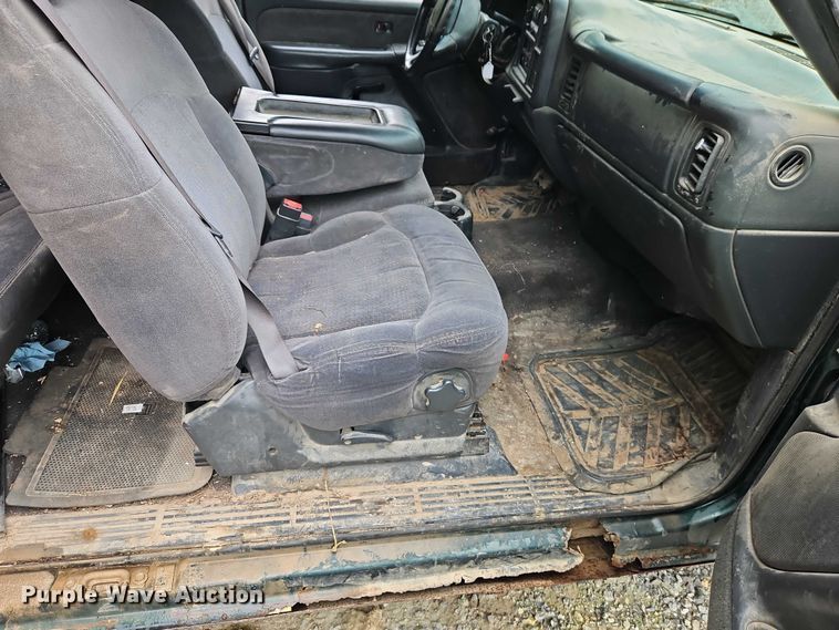 image for item EJ0072 2002 Chevrolet Silverado 1500 Ext. Cab pickup truck