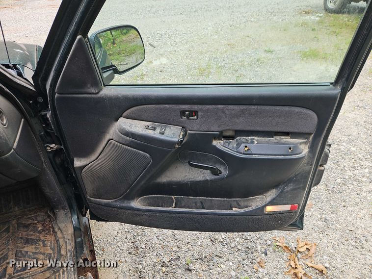 image for item EJ0072 2002 Chevrolet Silverado 1500 Ext. Cab pickup truck