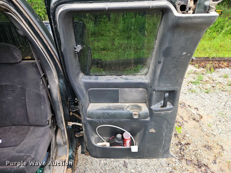 image for item EJ0072 2002 Chevrolet Silverado 1500 Ext. Cab pickup truck