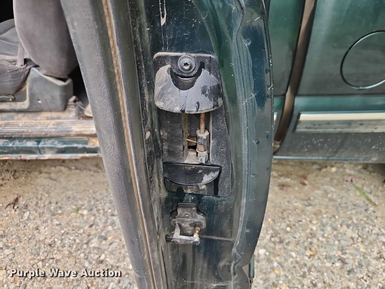 image for item EJ0072 2002 Chevrolet Silverado 1500 Ext. Cab pickup truck