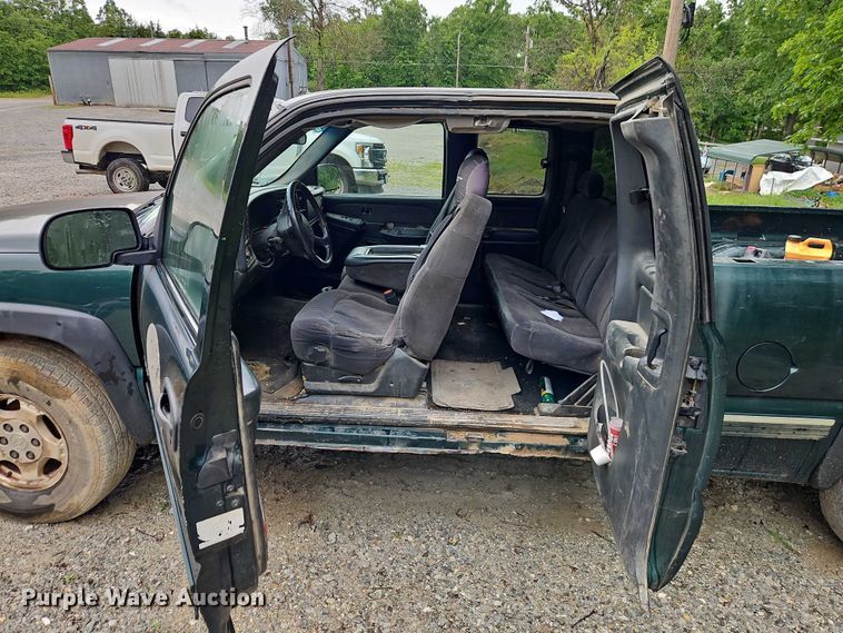 image for item EJ0072 2002 Chevrolet Silverado 1500 Ext. Cab pickup truck