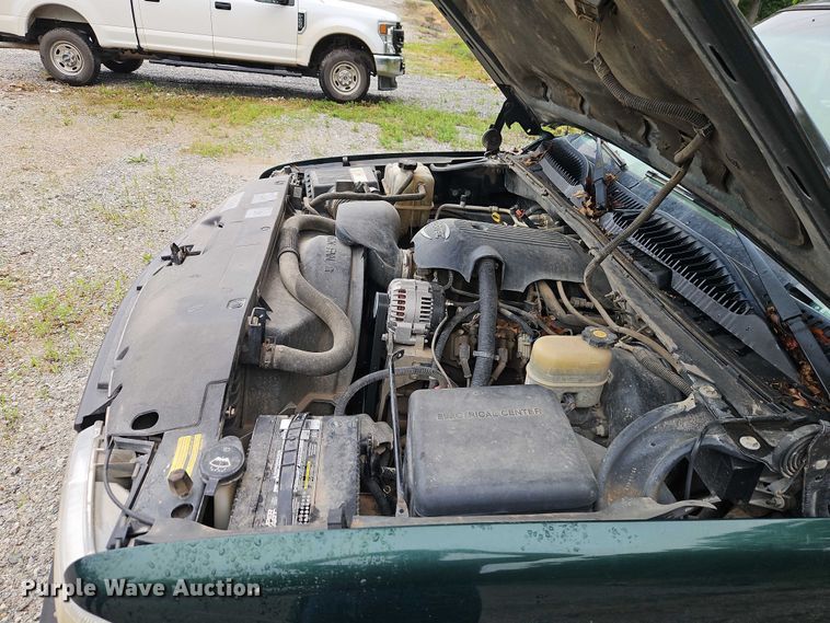 image for item EJ0072 2002 Chevrolet Silverado 1500 Ext. Cab pickup truck