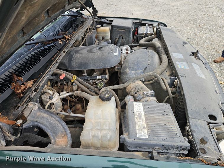 image for item EJ0072 2002 Chevrolet Silverado 1500 Ext. Cab pickup truck