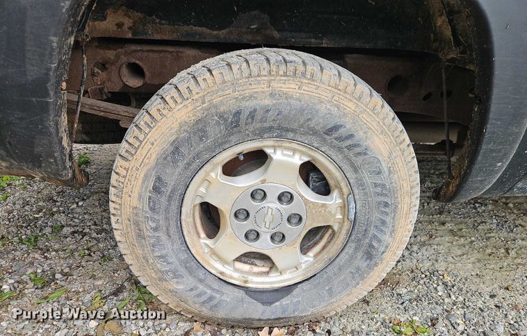 image for item EJ0072 2002 Chevrolet Silverado 1500 Ext. Cab pickup truck