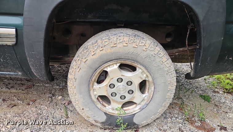 image for item EJ0072 2002 Chevrolet Silverado 1500 Ext. Cab pickup truck