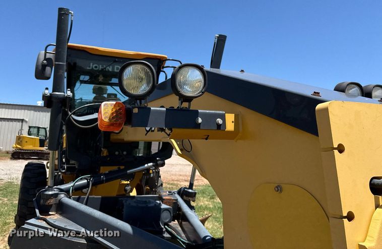 image for item EJ4564 2014 John Deere 672G motor grader