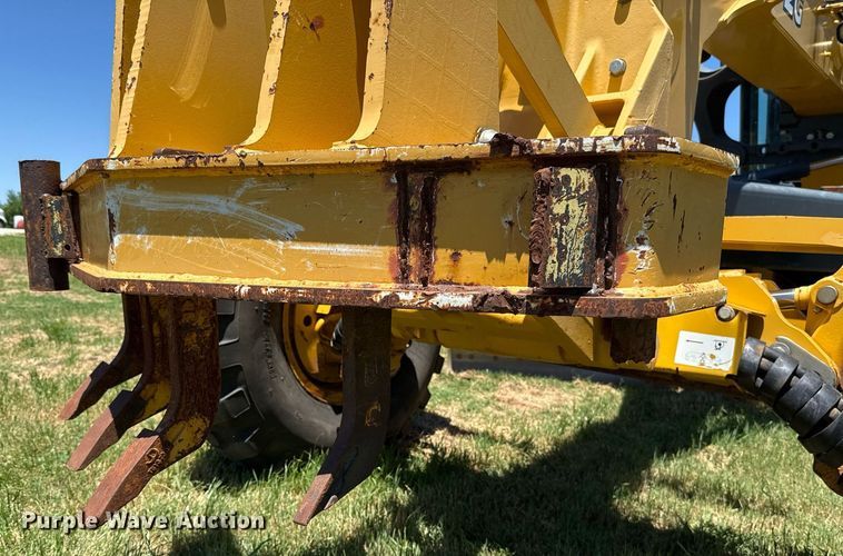 image for item EJ4564 2014 John Deere 672G motor grader