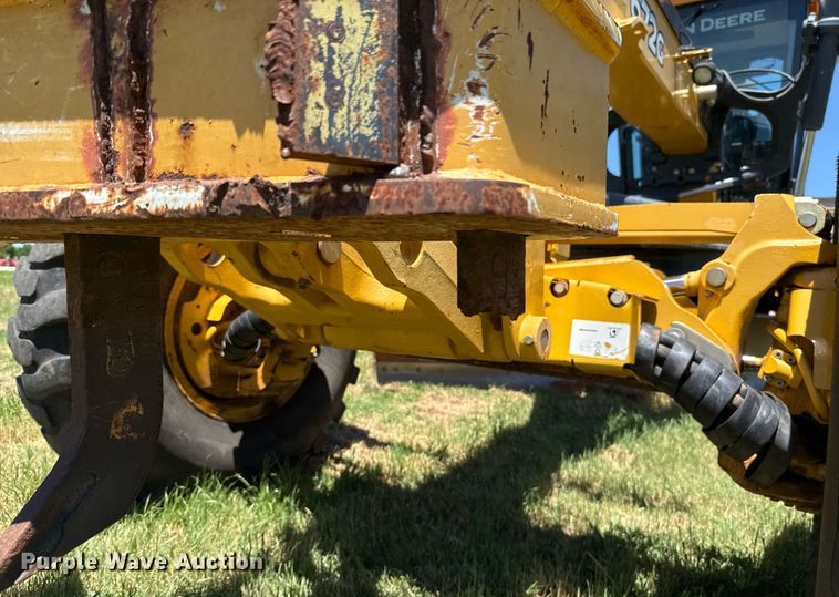 image for item EJ4564 2014 John Deere 672G motor grader