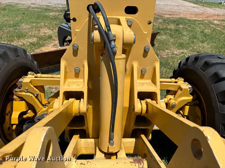 image for item EJ4564 2014 John Deere 672G motor grader