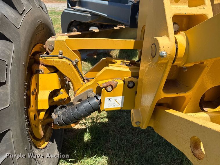 image for item EJ4564 2014 John Deere 672G motor grader