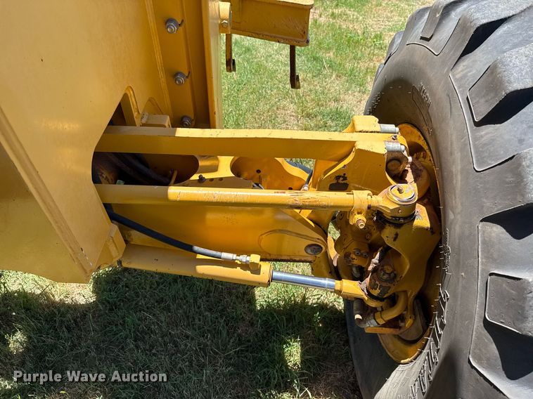 image for item EJ4564 2014 John Deere 672G motor grader