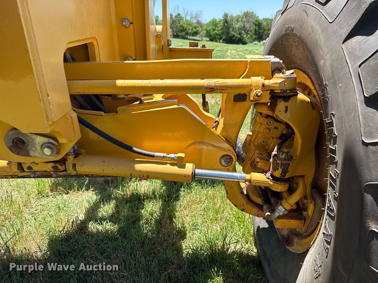 image for item EJ4564 2014 John Deere 672G motor grader