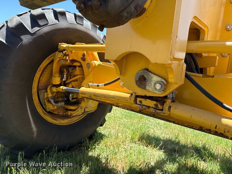 image for item EJ4564 2014 John Deere 672G motor grader