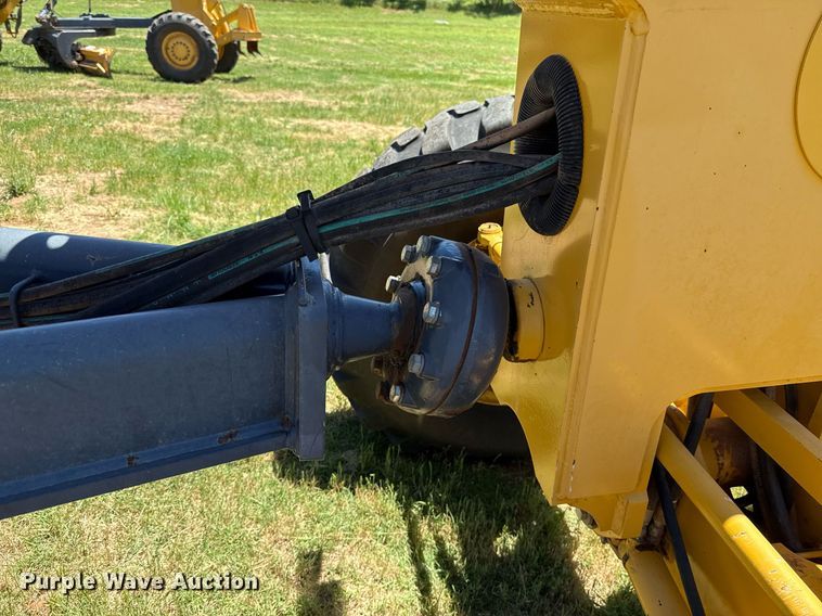 image for item EJ4564 2014 John Deere 672G motor grader