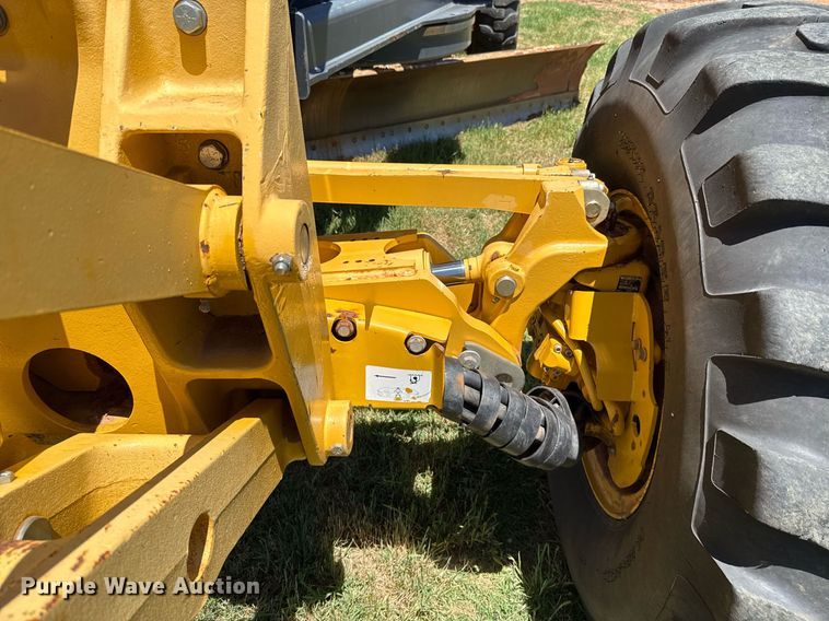 image for item EJ4564 2014 John Deere 672G motor grader