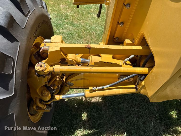 image for item EJ4564 2014 John Deere 672G motor grader