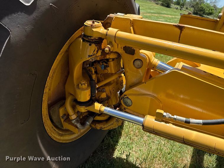 image for item EJ4564 2014 John Deere 672G motor grader