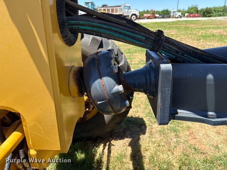 image for item EJ4564 2014 John Deere 672G motor grader