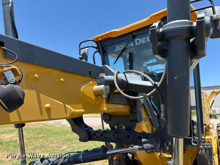 image for item EJ4564 2014 John Deere 672G motor grader