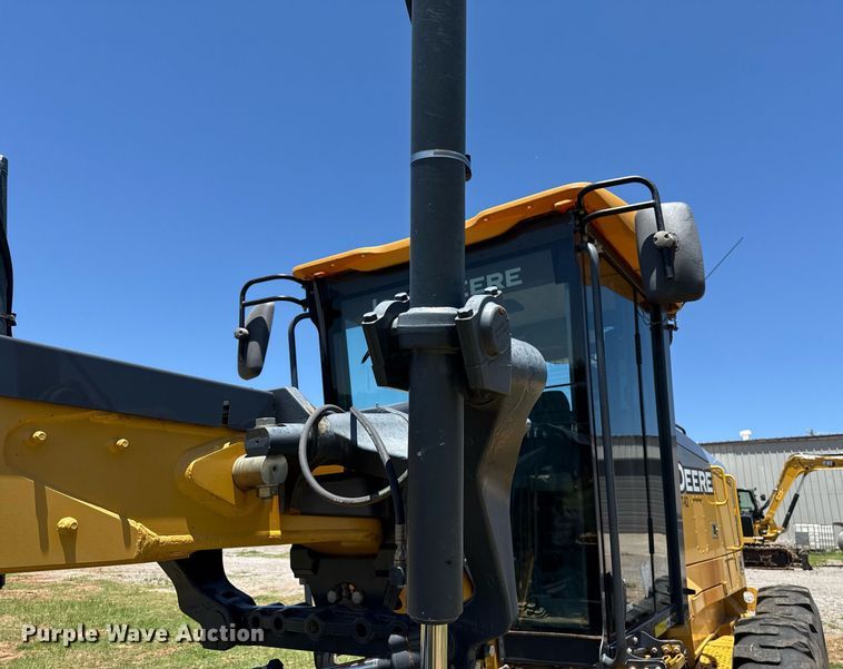 image for item EJ4564 2014 John Deere 672G motor grader