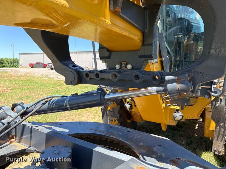 image for item EJ4564 2014 John Deere 672G motor grader