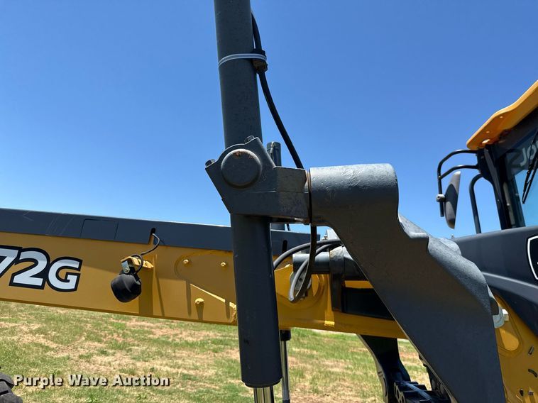 image for item EJ4564 2014 John Deere 672G motor grader