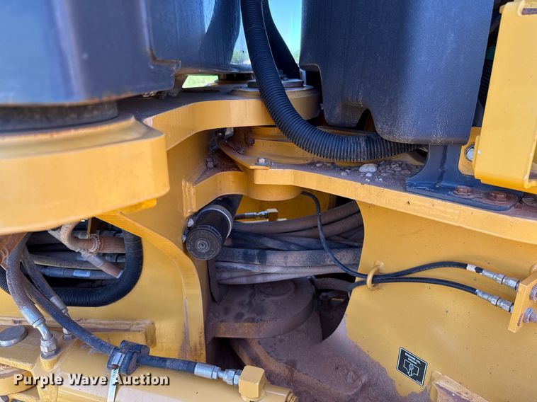 image for item EJ4564 2014 John Deere 672G motor grader