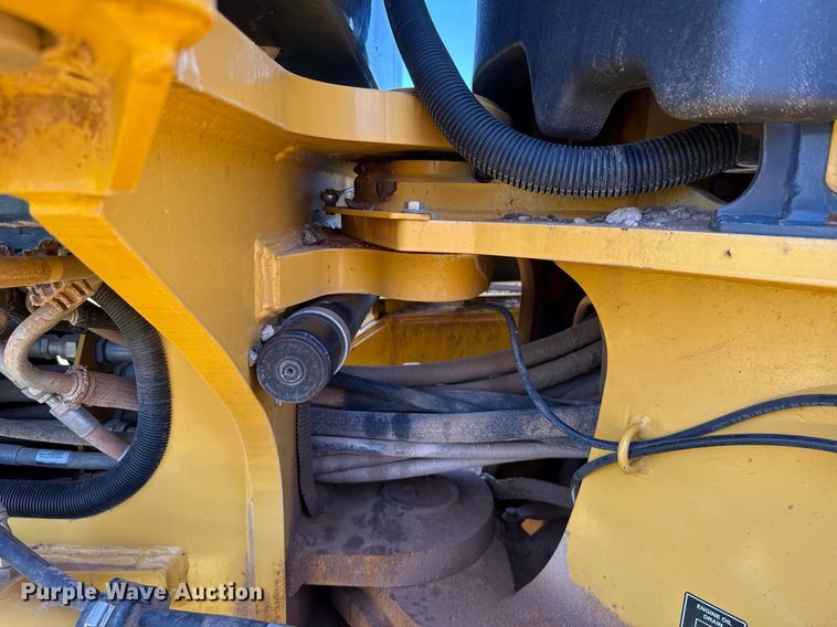 image for item EJ4564 2014 John Deere 672G motor grader