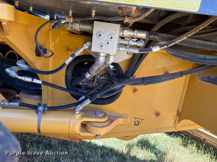 image for item EJ4564 2014 John Deere 672G motor grader