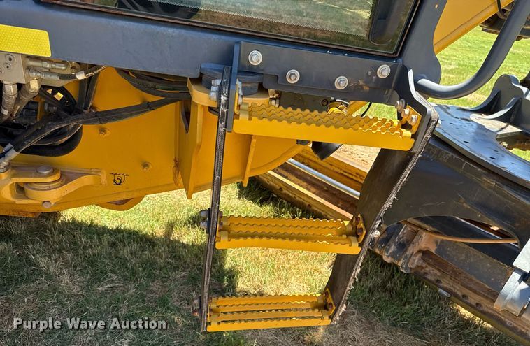 image for item EJ4564 2014 John Deere 672G motor grader