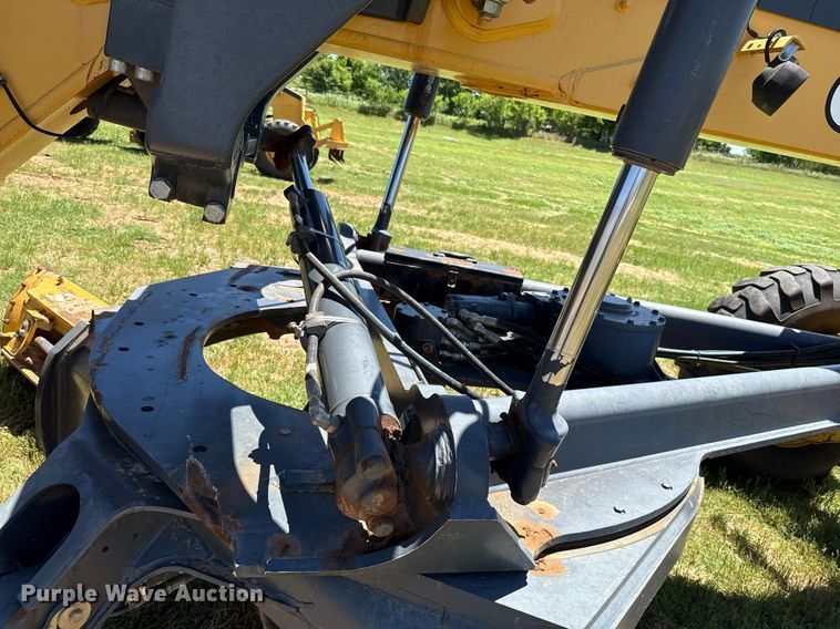 image for item EJ4564 2014 John Deere 672G motor grader