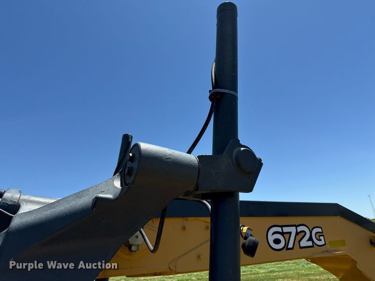 image for item EJ4564 2014 John Deere 672G motor grader