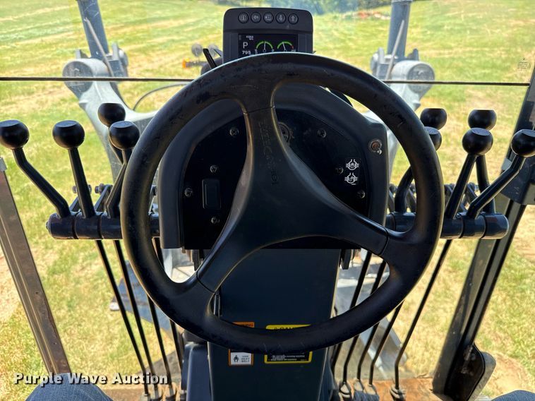 image for item EJ4564 2014 John Deere 672G motor grader