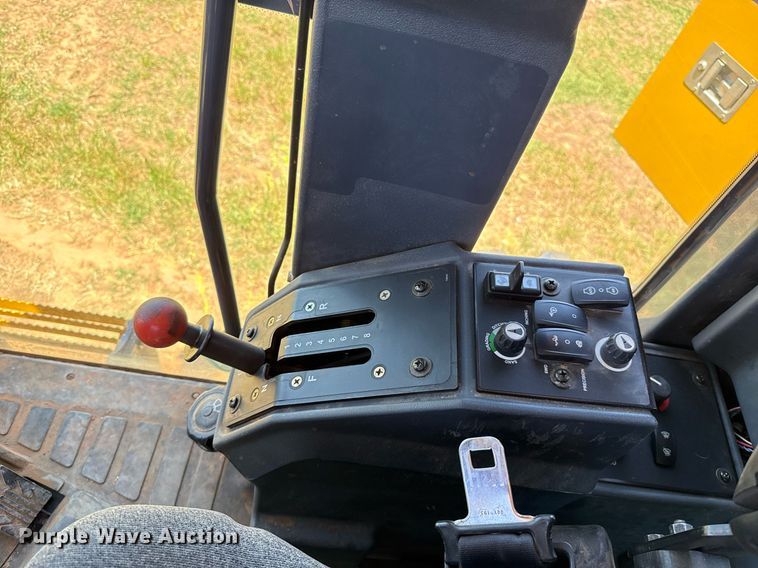 image for item EJ4564 2014 John Deere 672G motor grader