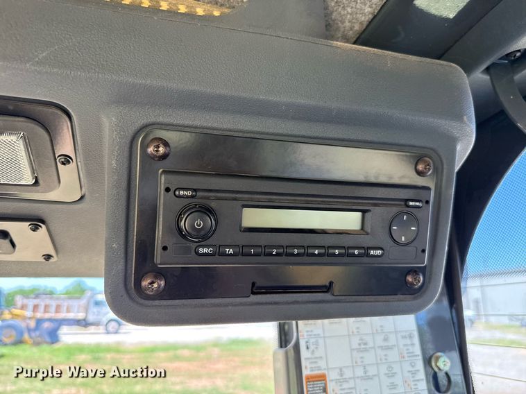 image for item EJ4564 2014 John Deere 672G motor grader