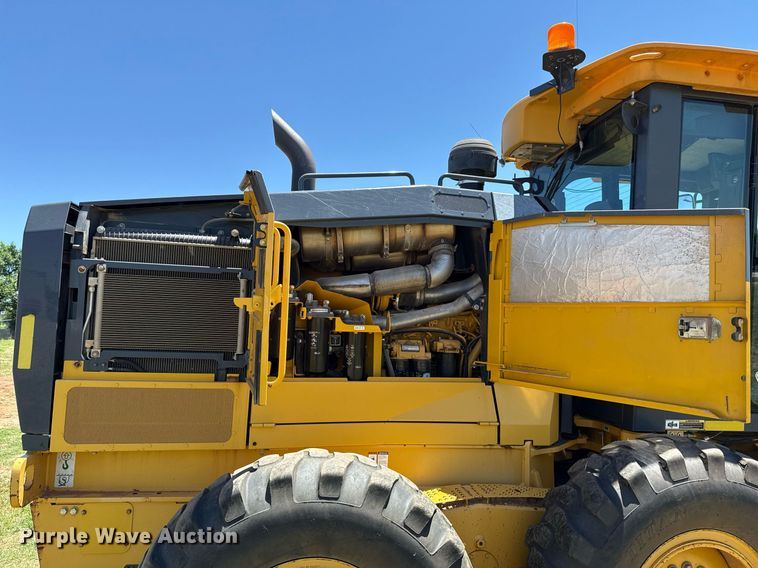 image for item EJ4564 2014 John Deere 672G motor grader