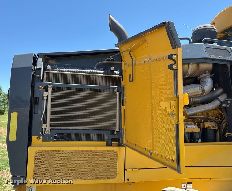 image for item EJ4564 2014 John Deere 672G motor grader