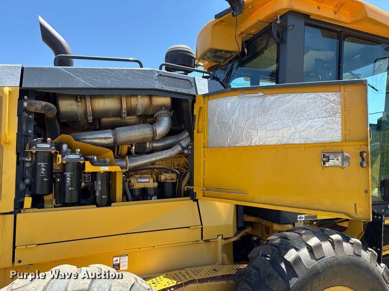 image for item EJ4564 2014 John Deere 672G motor grader