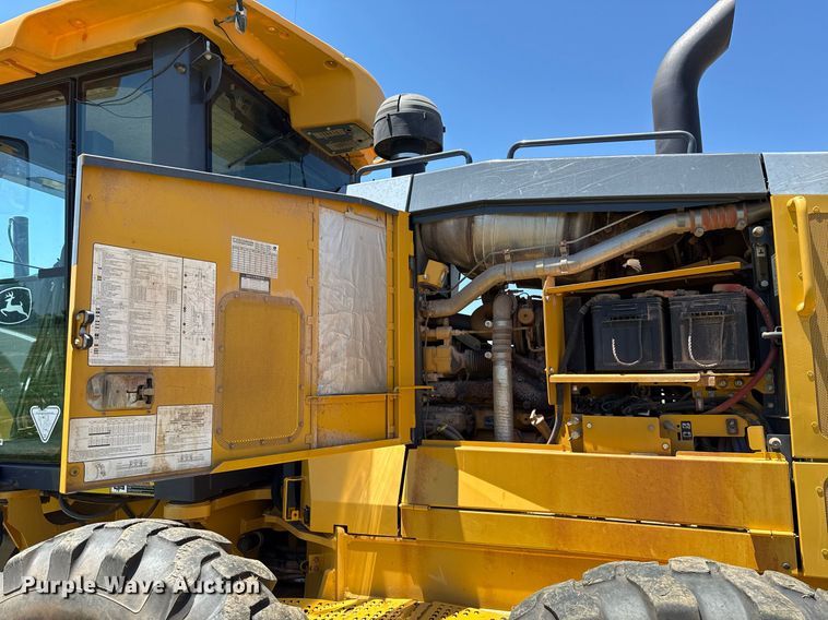 image for item EJ4564 2014 John Deere 672G motor grader