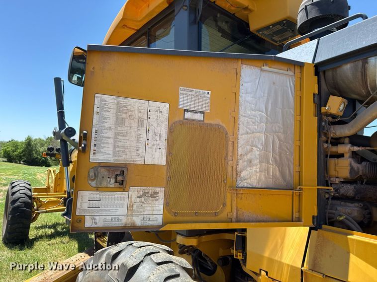 image for item EJ4564 2014 John Deere 672G motor grader