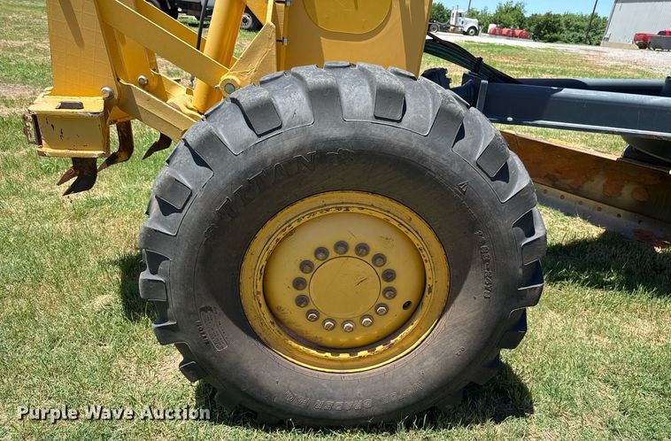 image for item EJ4564 2014 John Deere 672G motor grader