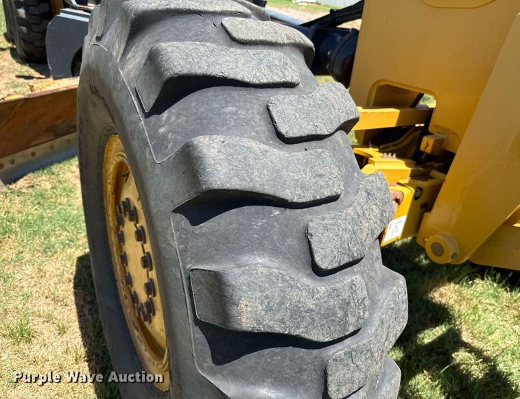 image for item EJ4564 2014 John Deere 672G motor grader