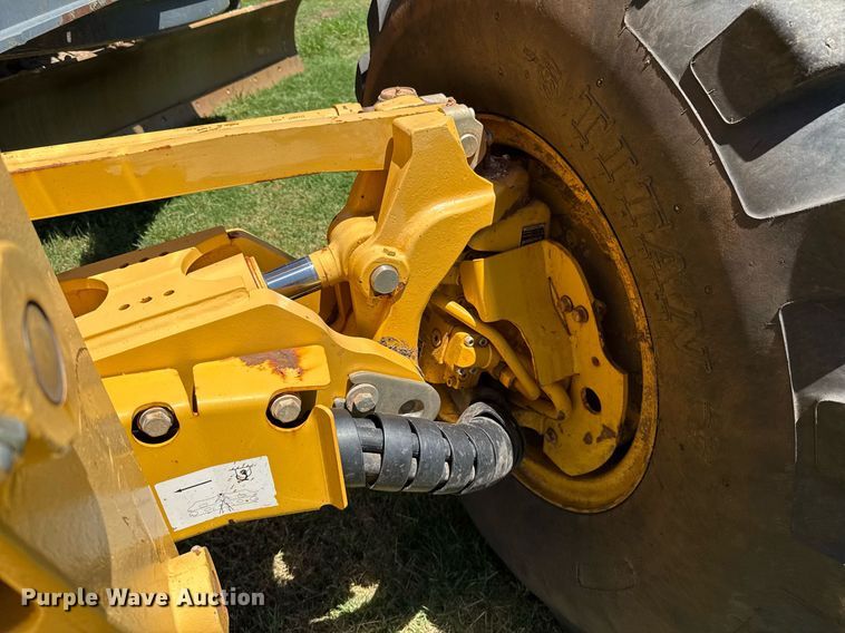 image for item EJ4565 2014 John Deere 672G motor grader