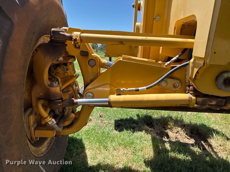 image for item EJ4565 2014 John Deere 672G motor grader